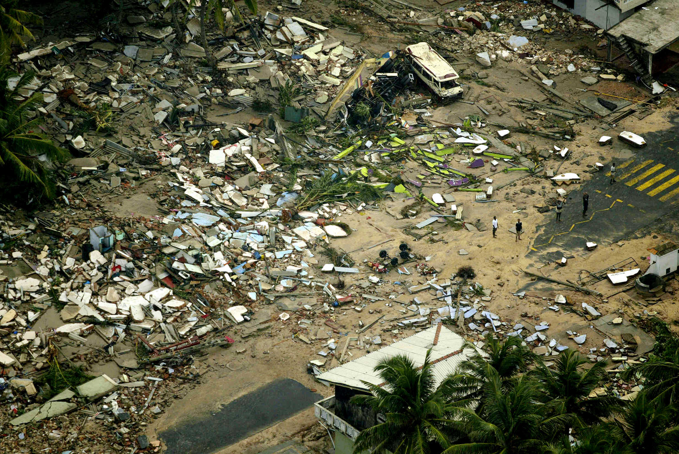 Фото цунами 2004 шри ланка